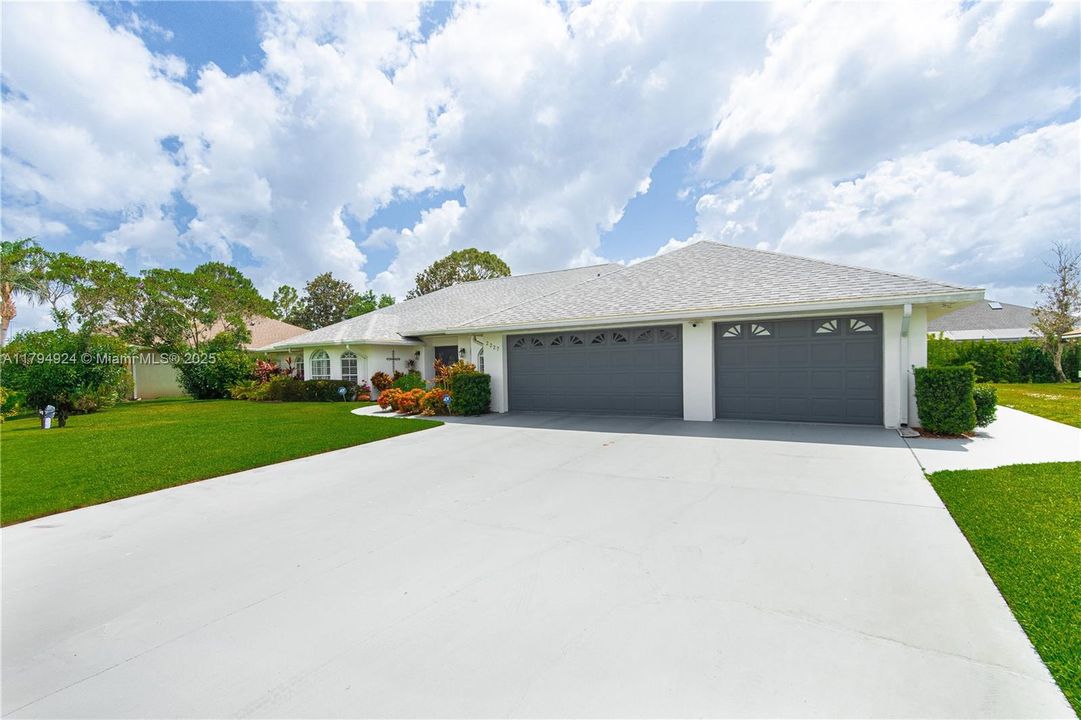 Recently Sold: $480,000 (4 beds, 4 baths, 2856 Square Feet)