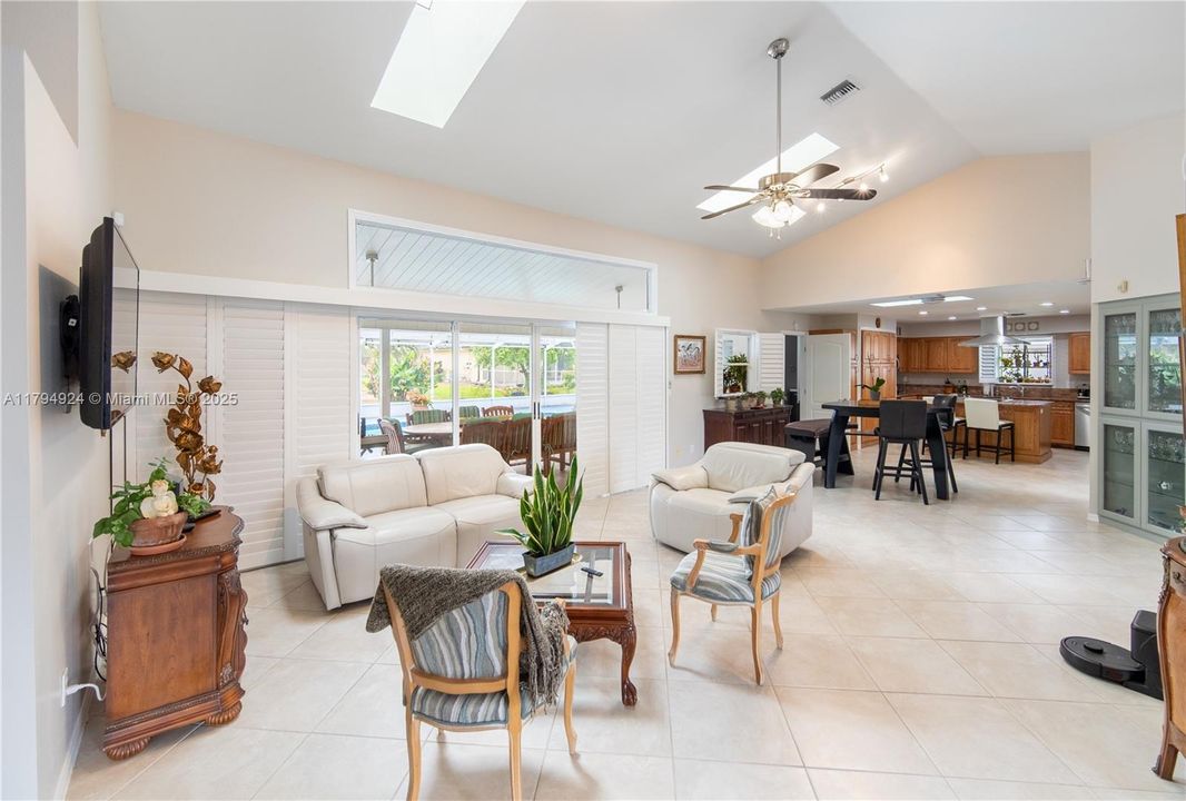 Recently Sold: $480,000 (4 beds, 4 baths, 2856 Square Feet)