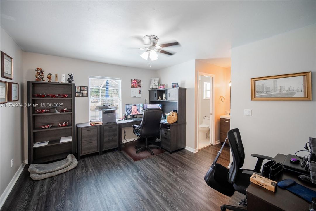 Recently Sold: $480,000 (4 beds, 4 baths, 2856 Square Feet)