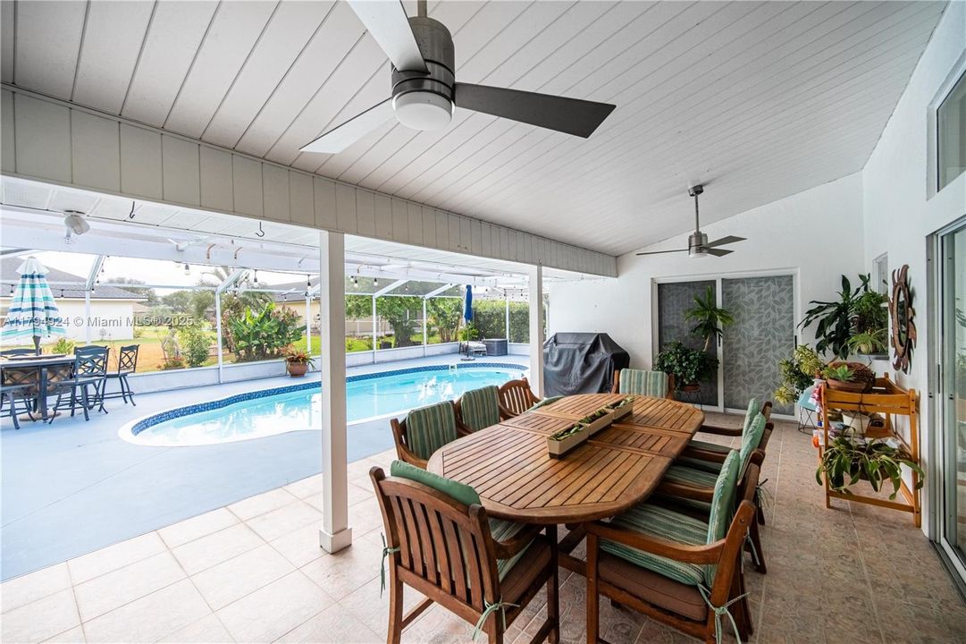 Recently Sold: $480,000 (4 beds, 4 baths, 2856 Square Feet)