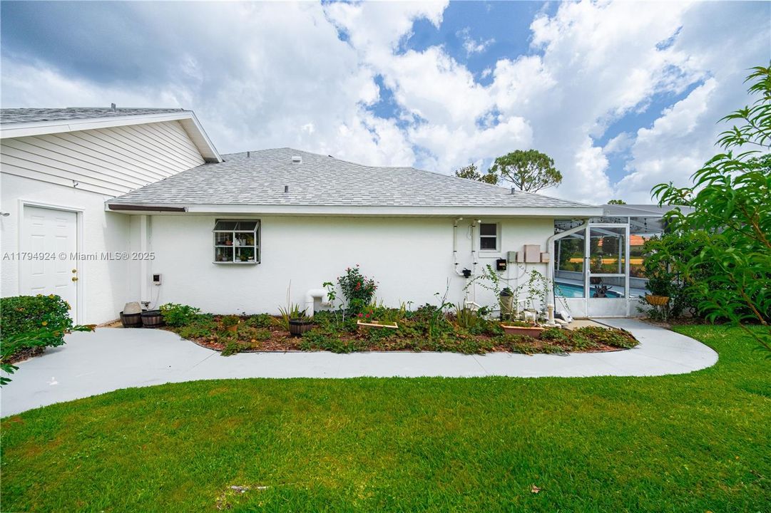 Recently Sold: $480,000 (4 beds, 4 baths, 2856 Square Feet)