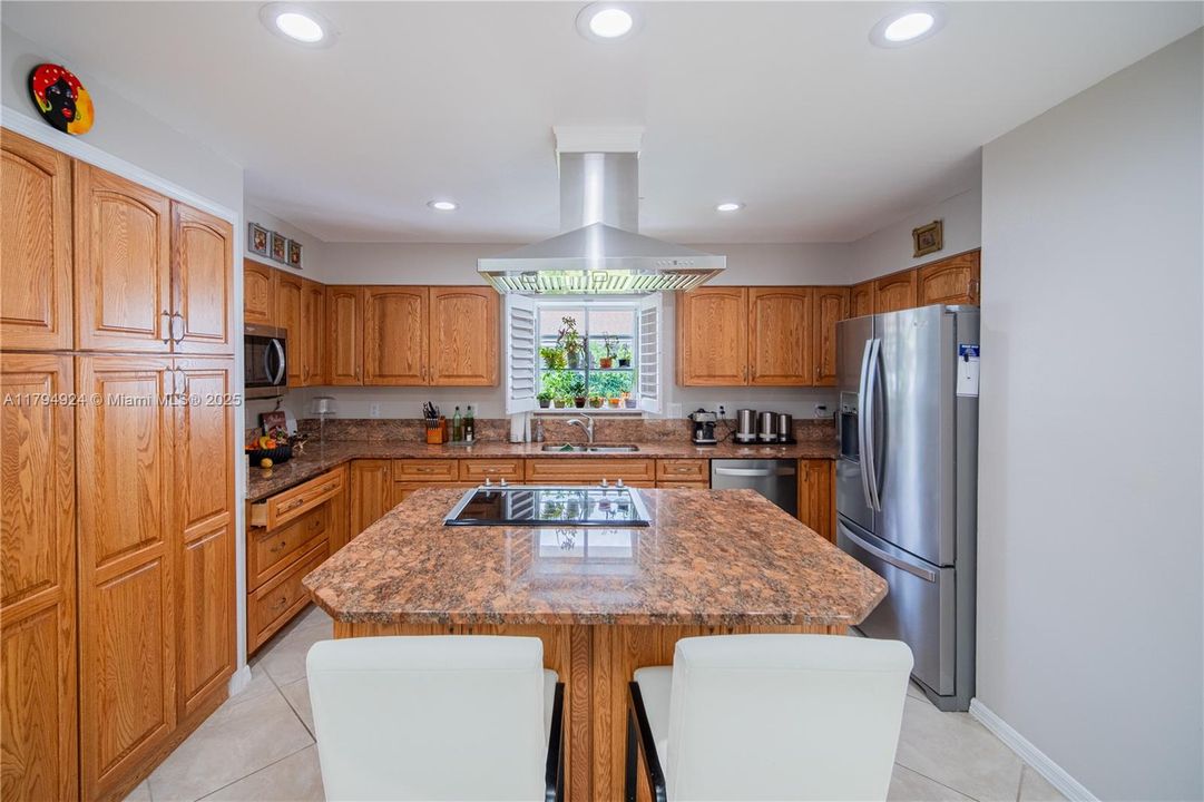 Recently Sold: $480,000 (4 beds, 4 baths, 2856 Square Feet)