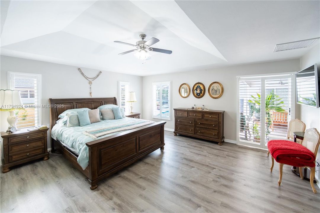 Recently Sold: $480,000 (4 beds, 4 baths, 2856 Square Feet)