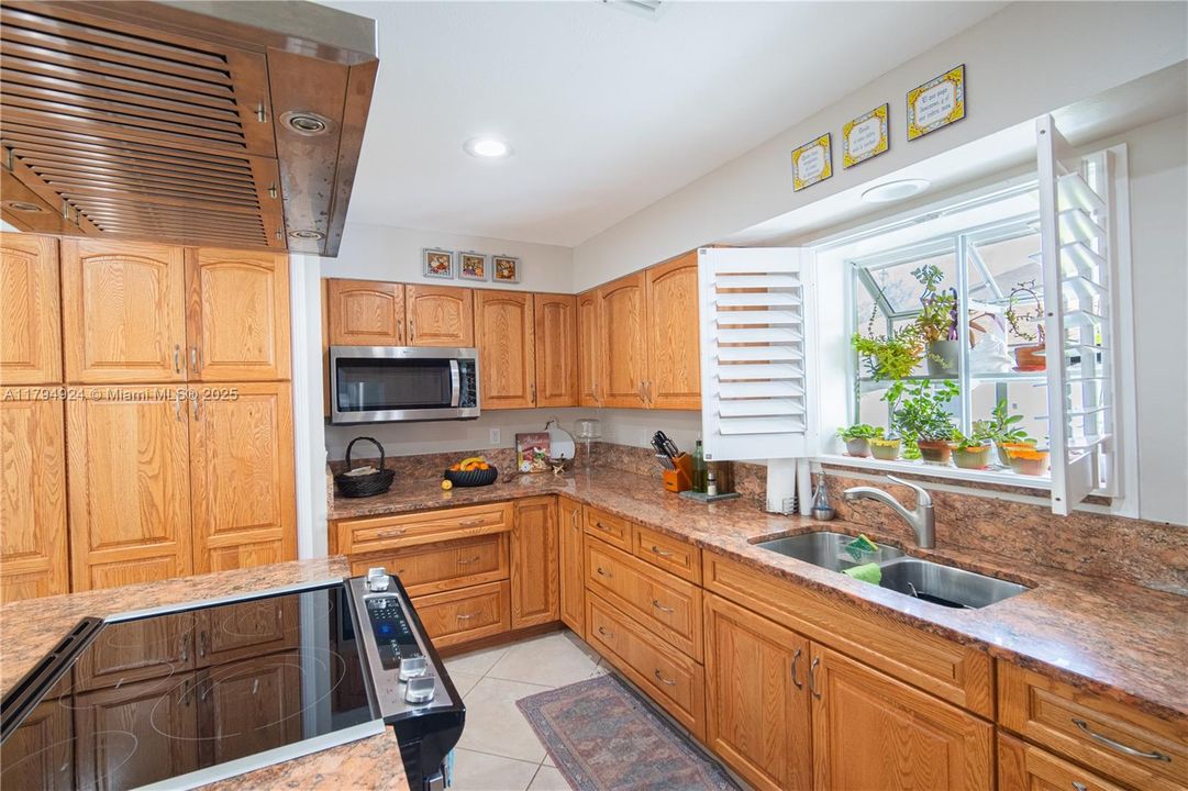 Recently Sold: $480,000 (4 beds, 4 baths, 2856 Square Feet)