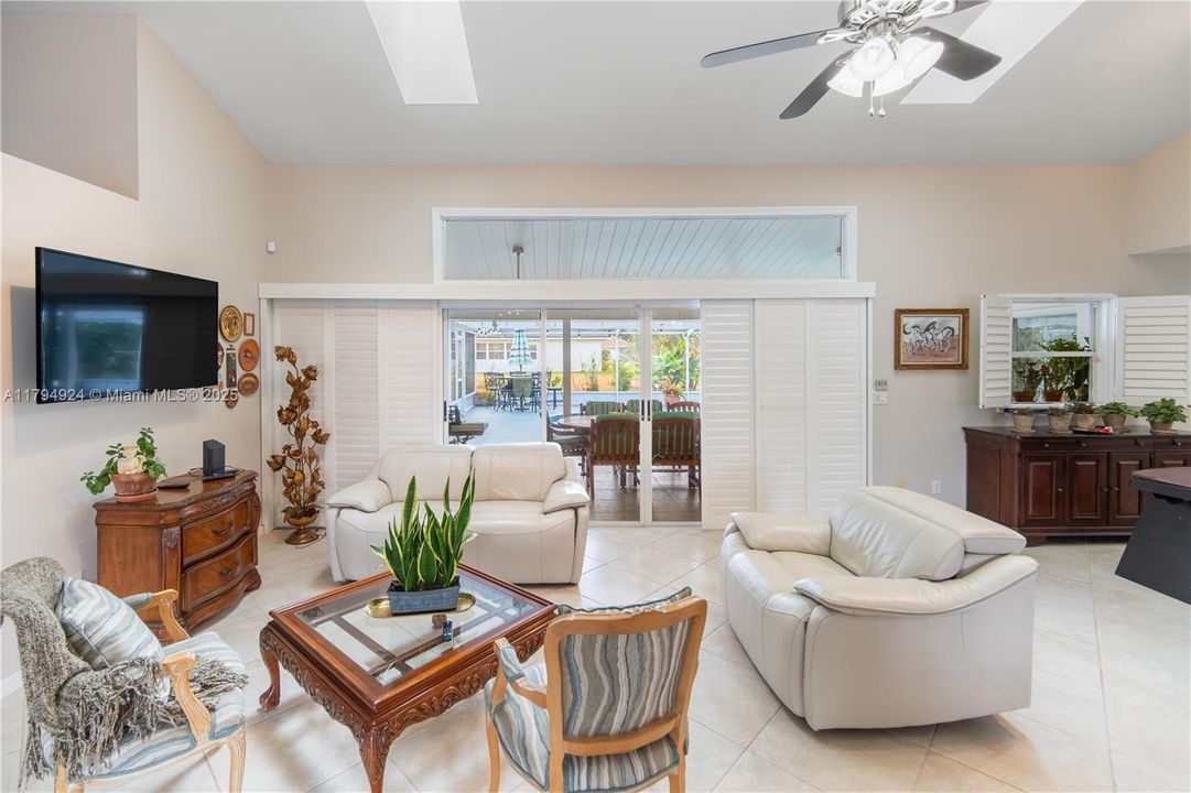 Recently Sold: $480,000 (4 beds, 4 baths, 2856 Square Feet)