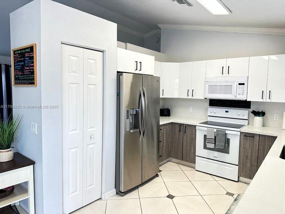 Recientemente alquilado: $2,400 (3 camas, 2 baños, 1463 Pies cuadrados)