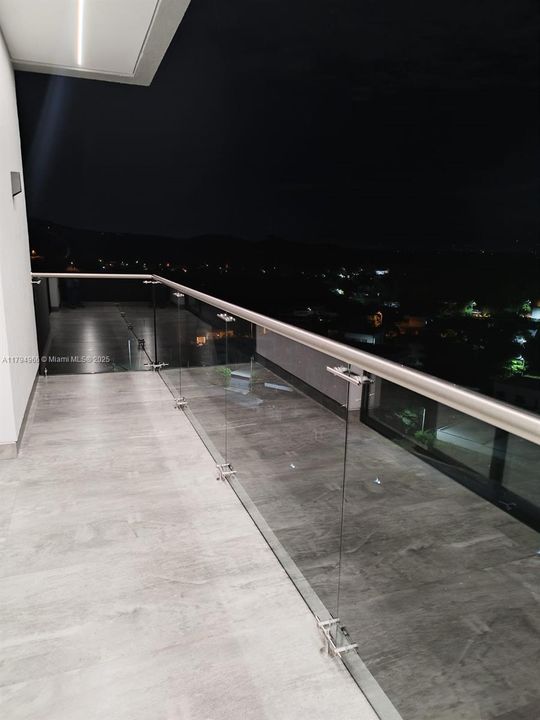 For Sale: $830,000 (5 beds, 6 baths, 6459 Square Feet)