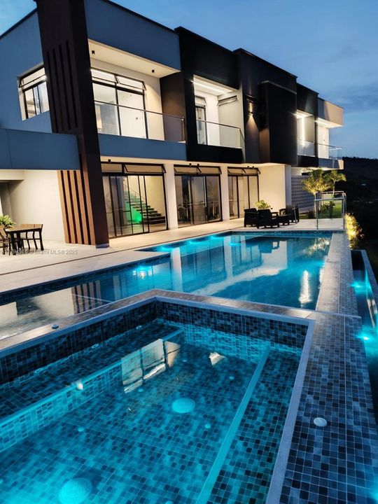 For Sale: $830,000 (5 beds, 6 baths, 6459 Square Feet)