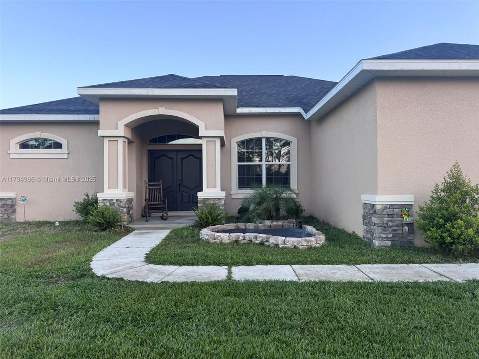 На продажу: $585,000 (3 спален, 2 ванн, 0 Квадратных фут)