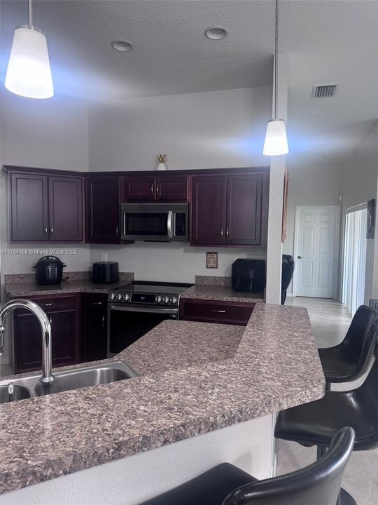 На продажу: $585,000 (3 спален, 2 ванн, 0 Квадратных фут)