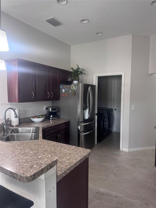 На продажу: $585,000 (3 спален, 2 ванн, 0 Квадратных фут)