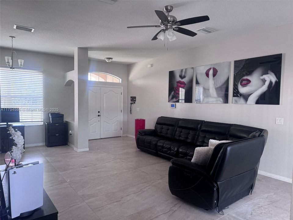 На продажу: $585,000 (3 спален, 2 ванн, 0 Квадратных фут)