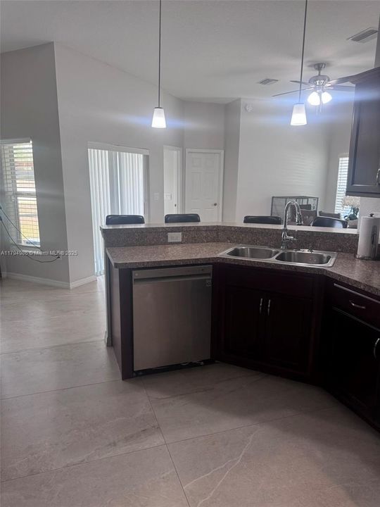 На продажу: $585,000 (3 спален, 2 ванн, 0 Квадратных фут)