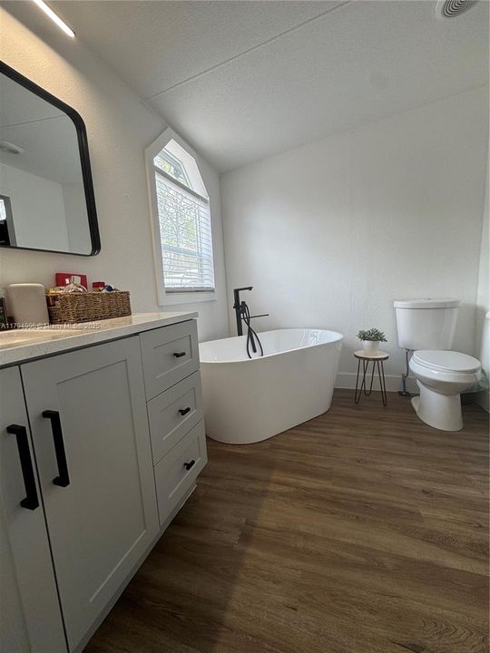 Vendido Recientemente: $240,000 (3 camas, 3 baños, 1620 Pies cuadrados)