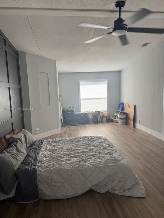 Vendido Recientemente: $240,000 (3 camas, 3 baños, 1620 Pies cuadrados)