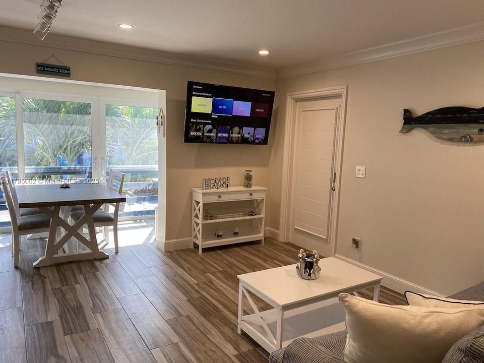 For Sale: $200,000 (1 beds, 1 baths, 540 Square Feet)