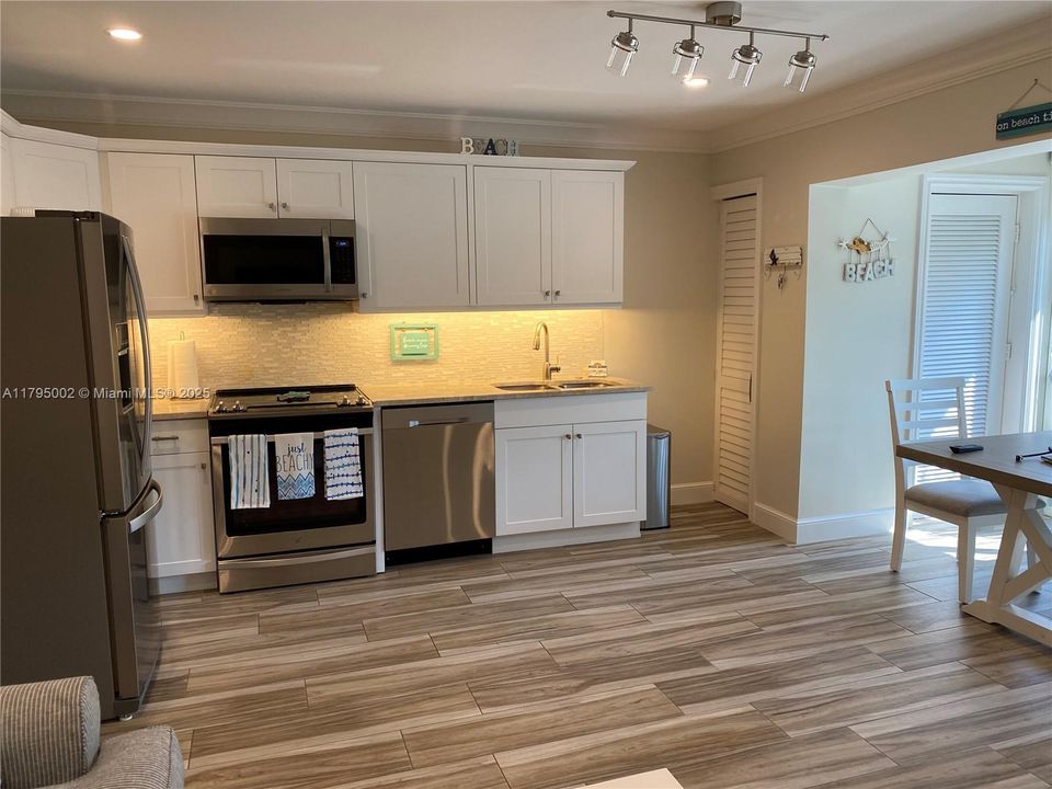 For Sale: $200,000 (1 beds, 1 baths, 540 Square Feet)