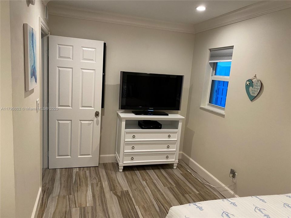 For Sale: $200,000 (1 beds, 1 baths, 540 Square Feet)