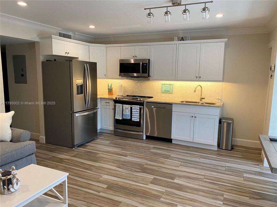 For Sale: $200,000 (1 beds, 1 baths, 540 Square Feet)