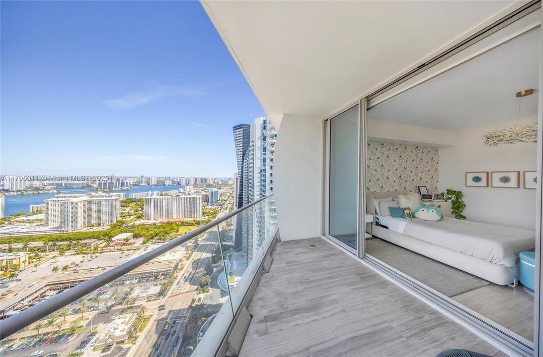 На продажу: $8,950,000 (5 спален, 6 ванн, 4127 Квадратных фут)