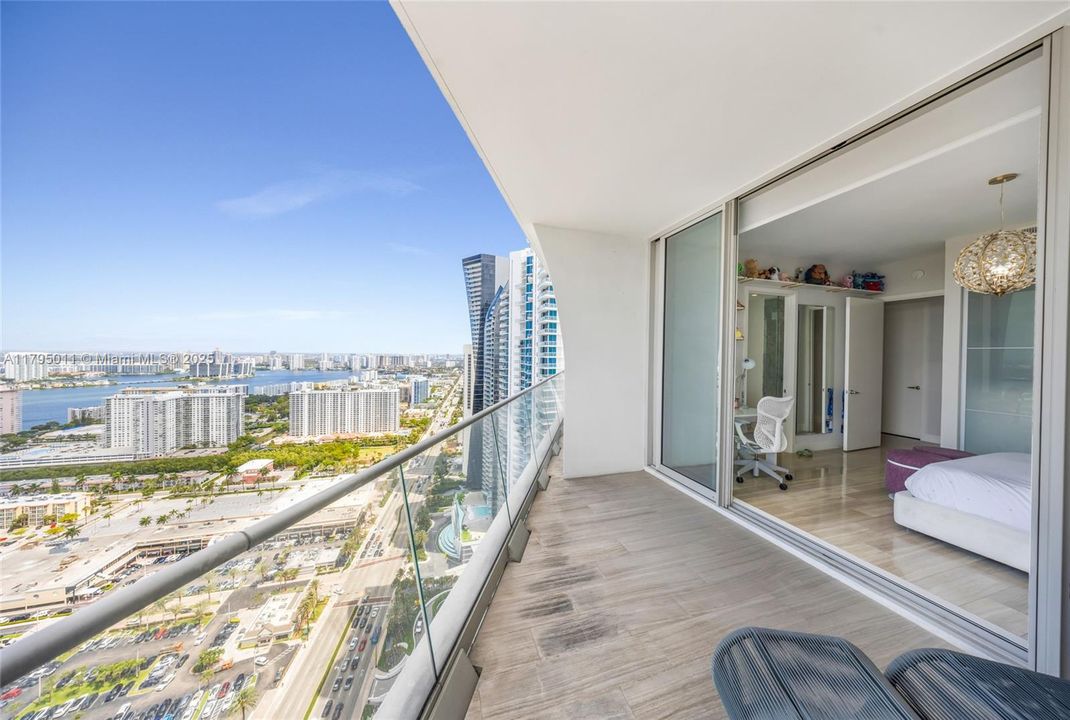На продажу: $8,950,000 (5 спален, 6 ванн, 4127 Квадратных фут)