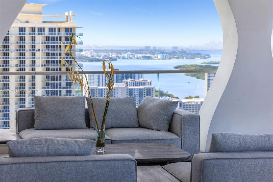 На продажу: $8,950,000 (5 спален, 6 ванн, 4127 Квадратных фут)