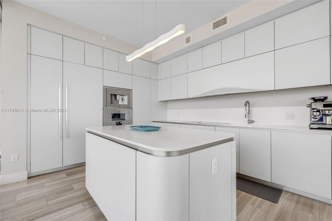 На продажу: $8,950,000 (5 спален, 6 ванн, 4127 Квадратных фут)