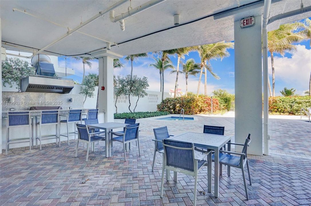 For Sale: $749,000 (1 beds, 1 baths, 667 Square Feet)