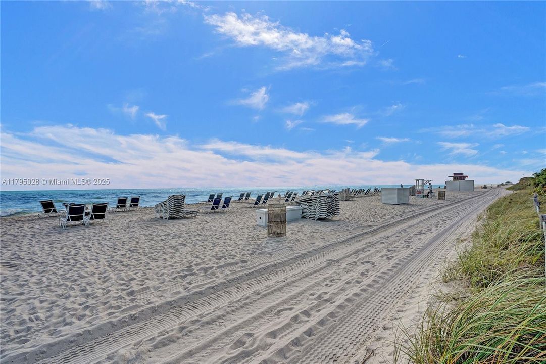 For Sale: $749,000 (1 beds, 1 baths, 667 Square Feet)