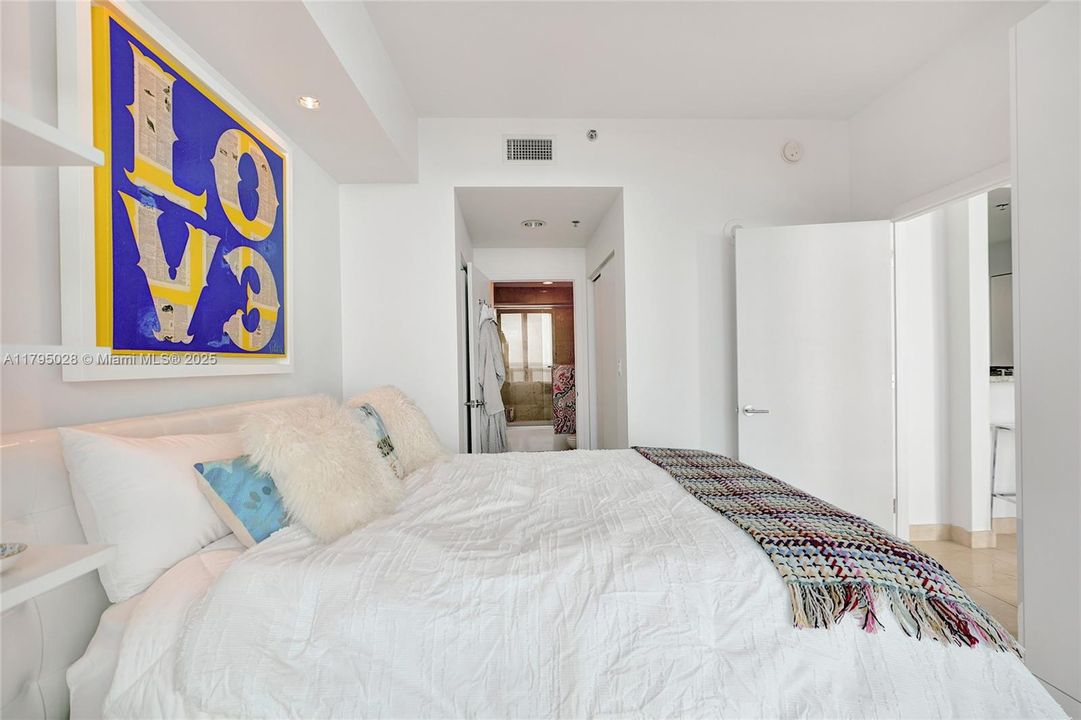 For Sale: $749,000 (1 beds, 1 baths, 667 Square Feet)
