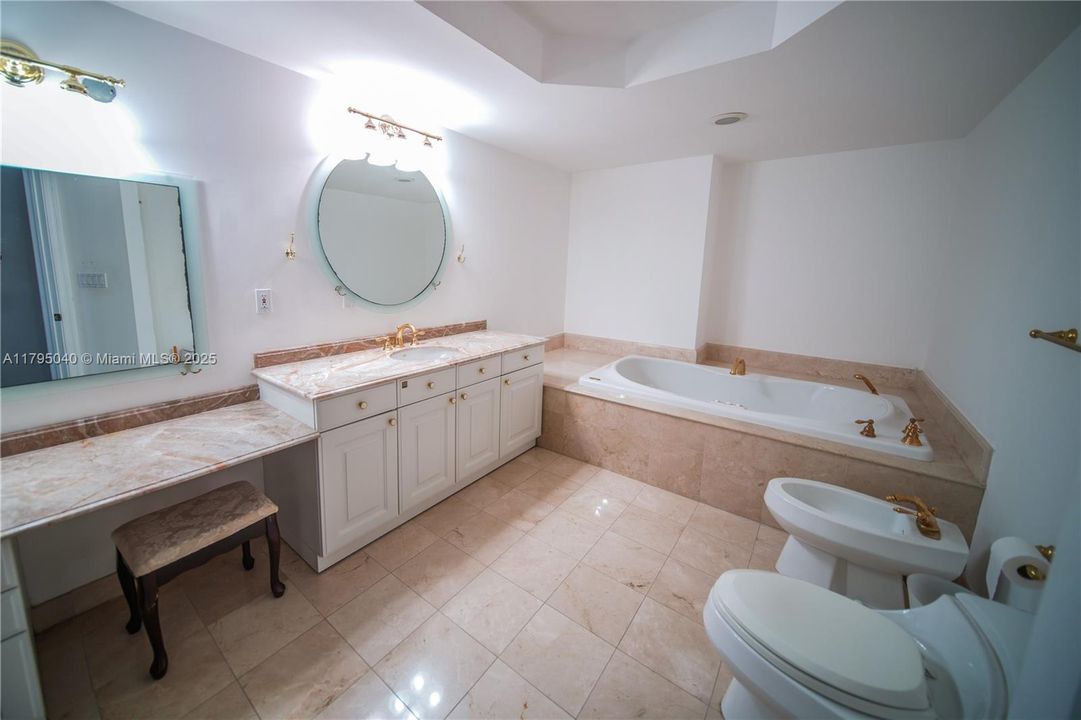 Active With Contract: $3,149,000 (2 beds, 3 baths, 2950 Square Feet)