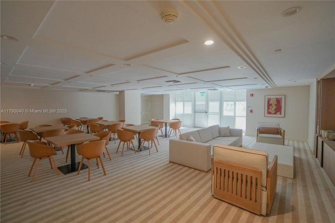 Active With Contract: $3,149,000 (2 beds, 3 baths, 2950 Square Feet)