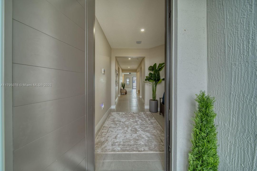 Vendido Recientemente: $1,050,000 (4 camas, 3 baños, 3015 Pies cuadrados)