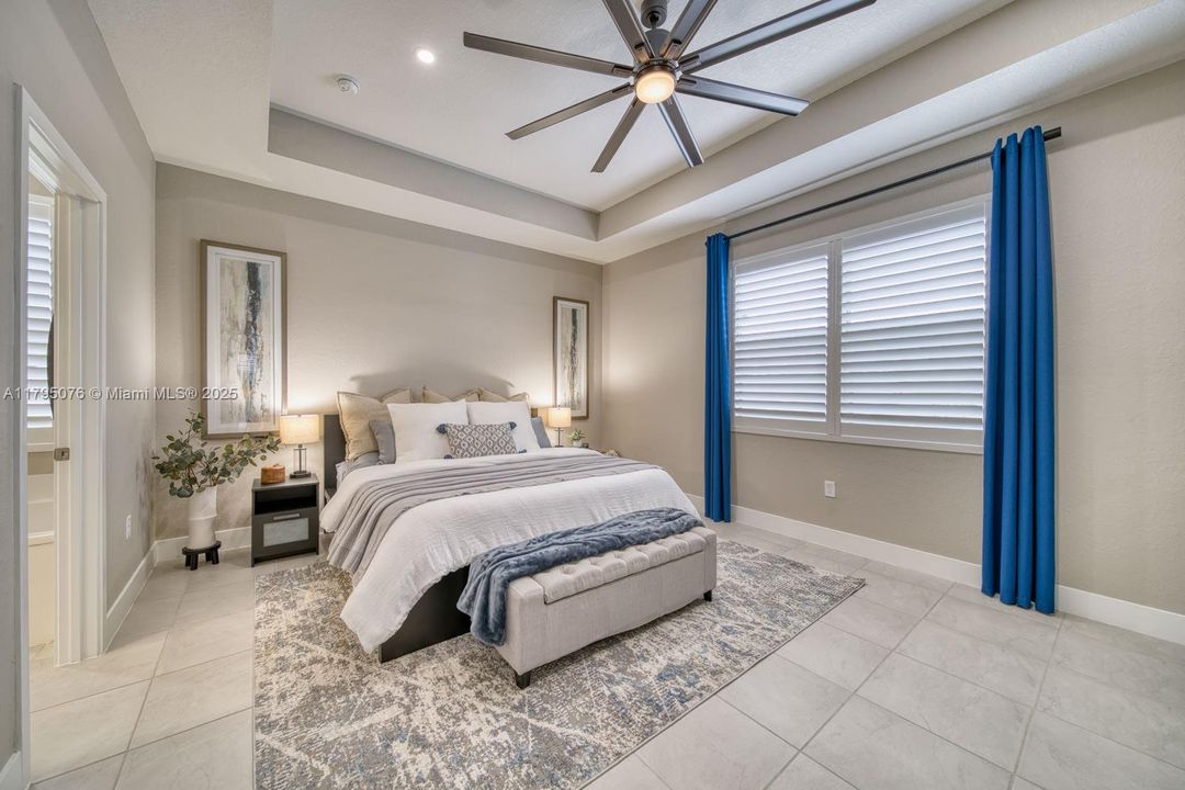 Vendido Recientemente: $1,050,000 (4 camas, 3 baños, 3015 Pies cuadrados)