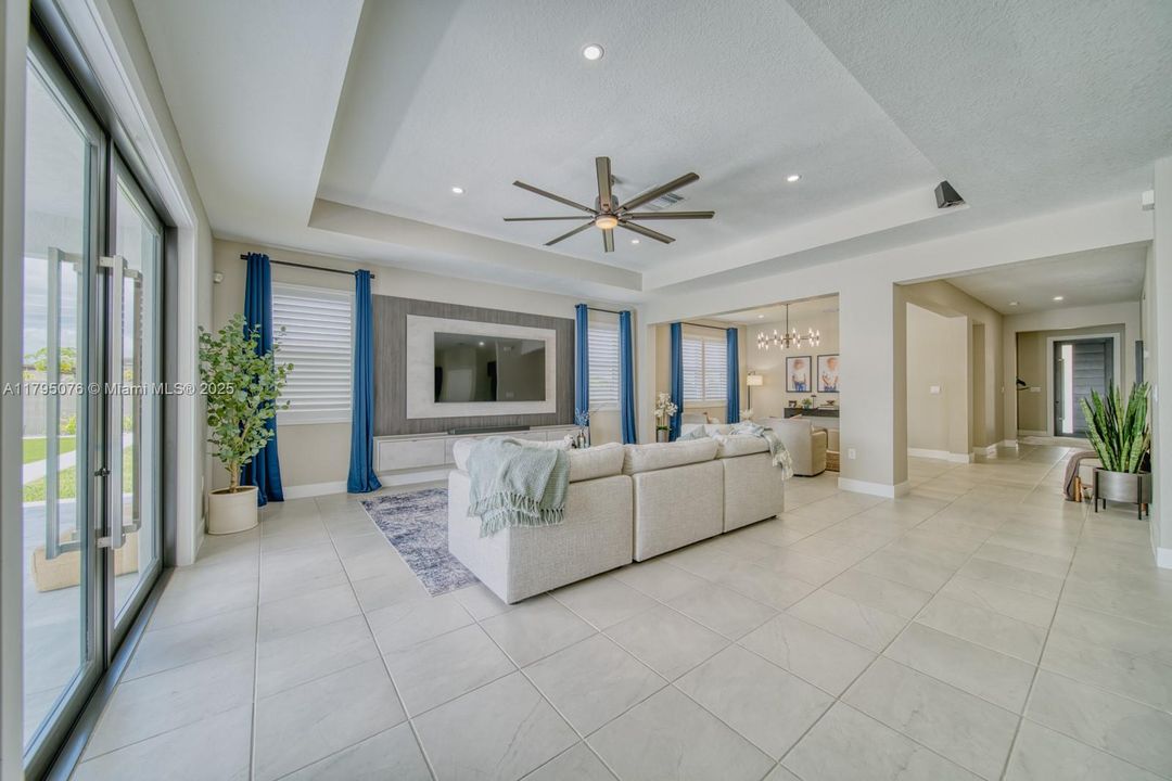 Vendido Recientemente: $1,050,000 (4 camas, 3 baños, 3015 Pies cuadrados)