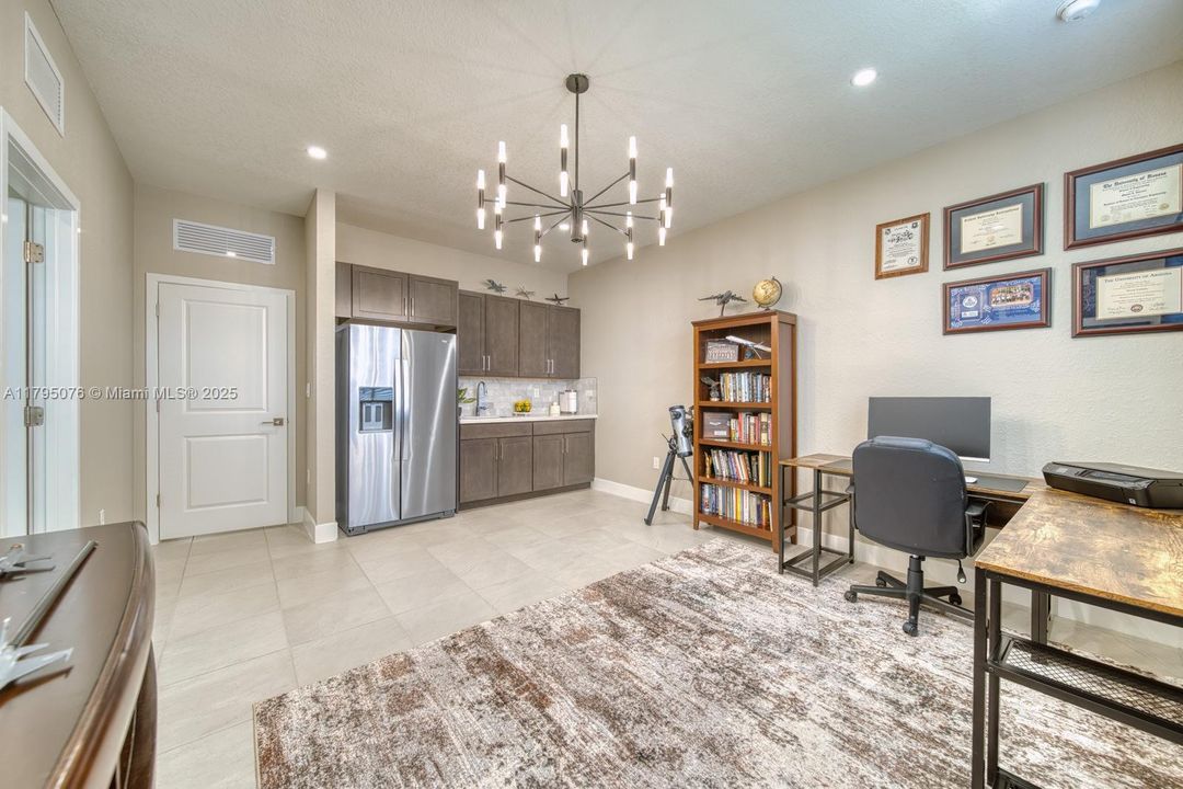 Vendido Recientemente: $1,050,000 (4 camas, 3 baños, 3015 Pies cuadrados)