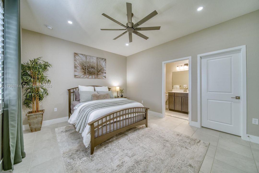 Vendido Recientemente: $1,050,000 (4 camas, 3 baños, 3015 Pies cuadrados)