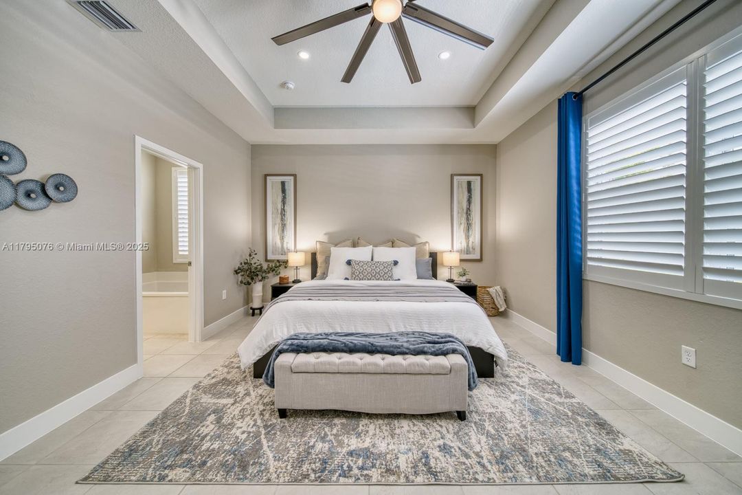 Vendido Recientemente: $1,050,000 (4 camas, 3 baños, 3015 Pies cuadrados)