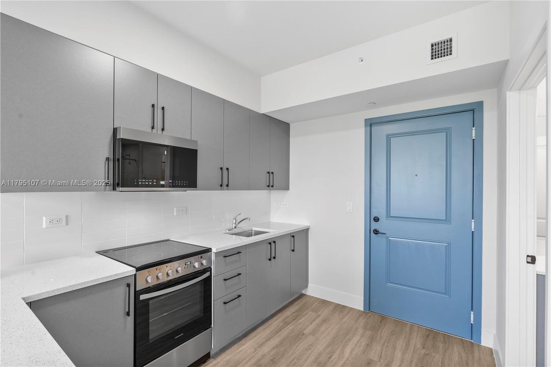 最近租的: $1,990 (1 贝兹, 1 浴室, 399 平方英尺)