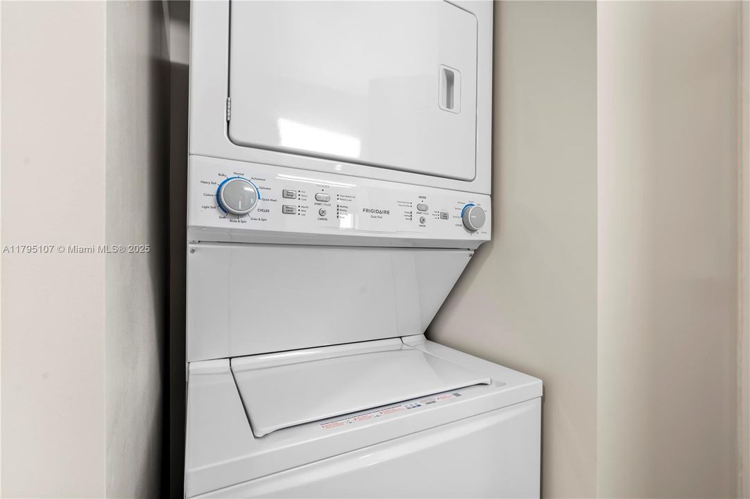 最近租的: $1,990 (1 贝兹, 1 浴室, 399 平方英尺)