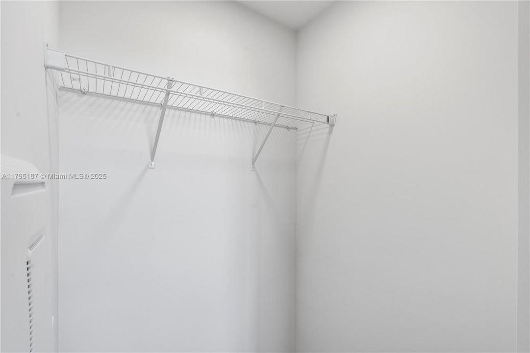 最近租的: $1,990 (1 贝兹, 1 浴室, 399 平方英尺)