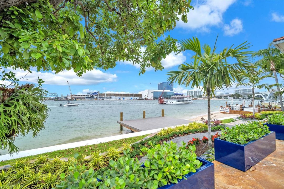 Direct Intracoastal views