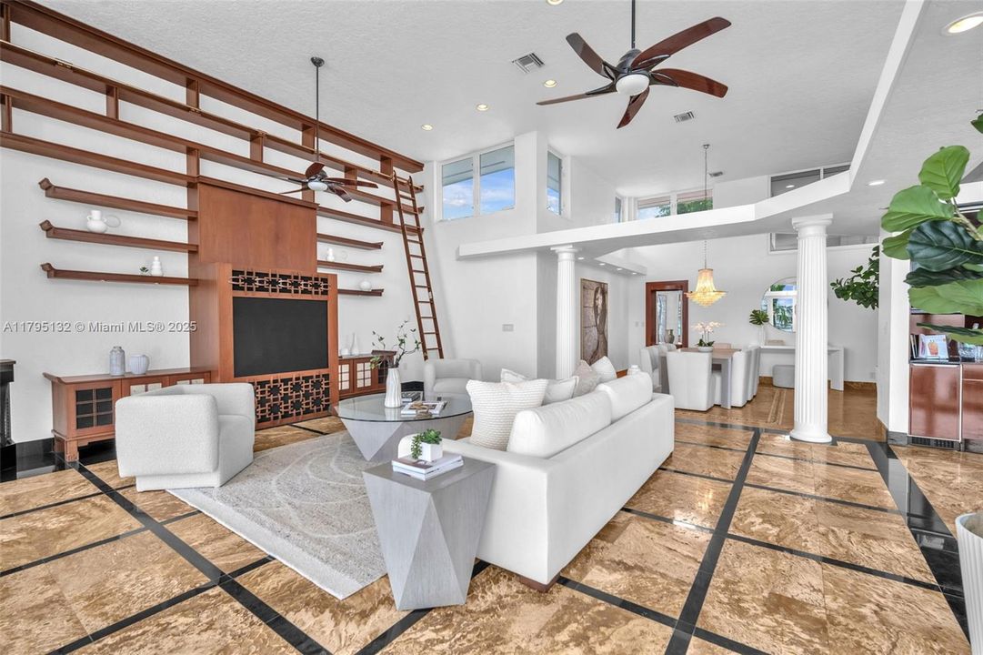 Под контрактом: $4,600,000 (4 спален, 4 ванн, 4306 Квадратных фут)