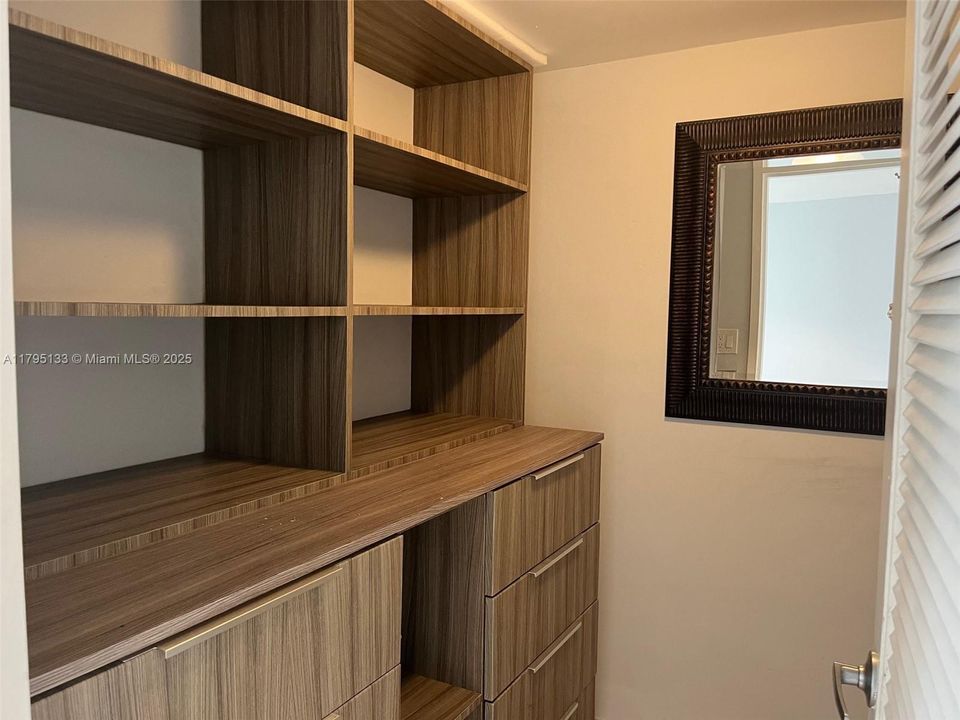 最近售出: $245,000 (1 贝兹, 1 浴室, 678 平方英尺)