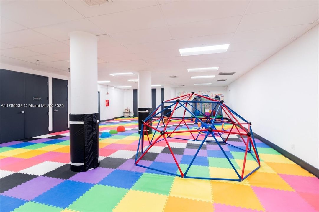 最近售出: $245,000 (1 贝兹, 1 浴室, 678 平方英尺)