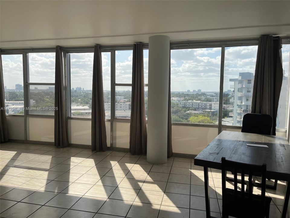 最近售出: $245,000 (1 贝兹, 1 浴室, 678 平方英尺)