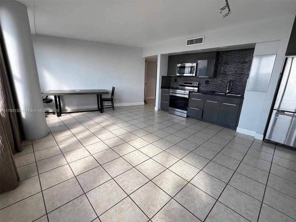 最近售出: $245,000 (1 贝兹, 1 浴室, 678 平方英尺)