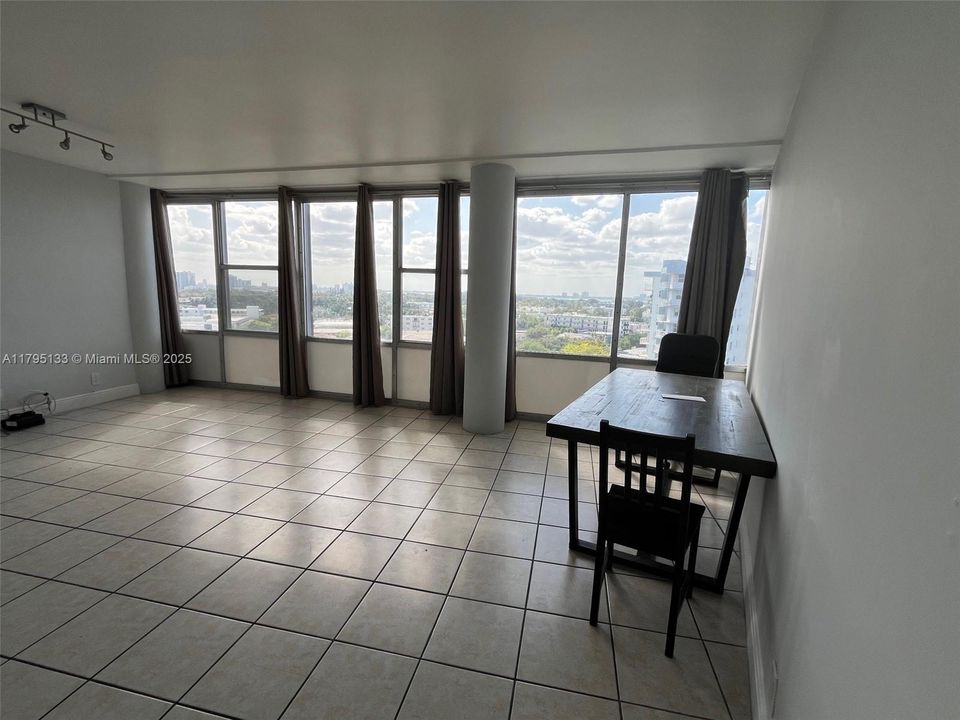 最近售出: $245,000 (1 贝兹, 1 浴室, 678 平方英尺)