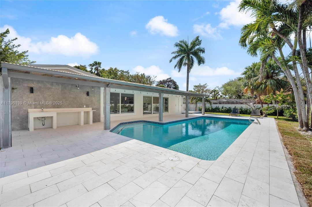 Recently Sold: $1,835,000 (5 beds, 3 baths, 3080 Square Feet)