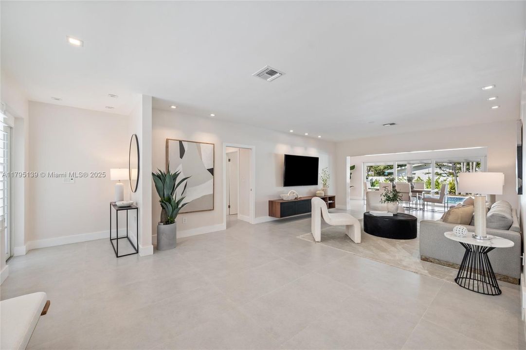 Recently Sold: $1,835,000 (5 beds, 3 baths, 3080 Square Feet)